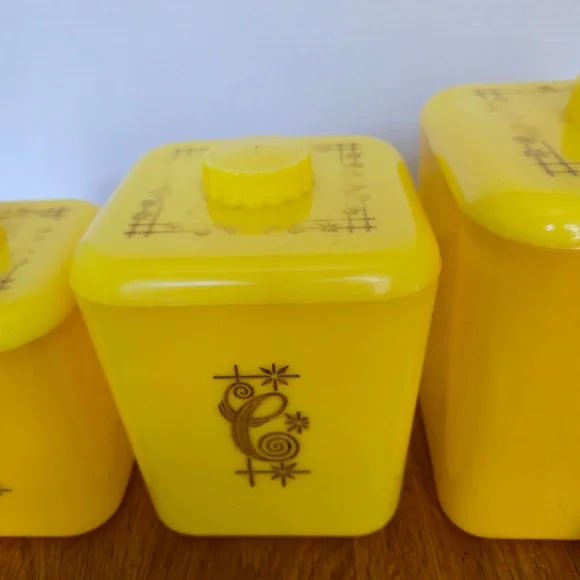 Vintage Plastic Kitchen Canisters 1960s – Yellow Atomic Starburst Set of 6 - Picture 6 of 8